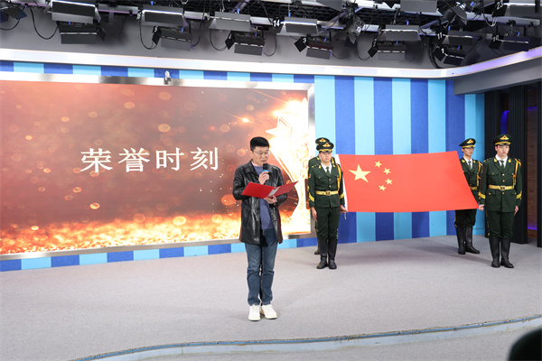 合肥七中举行国旗班交接仪式(图2) 合肥七中举行国旗班交接仪式(图2)
