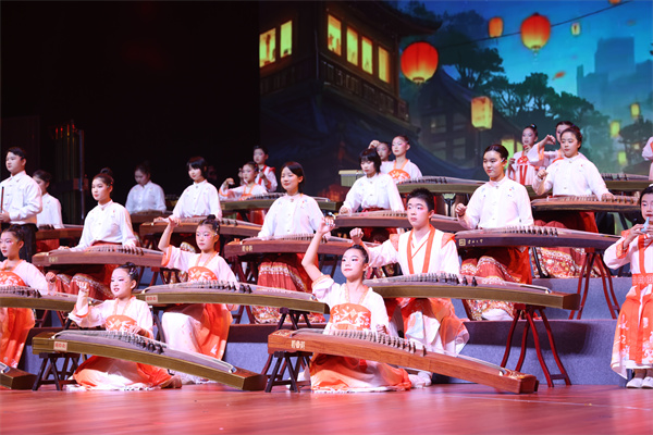 弦音袅袅展风华 民乐声声颂华章(图3) 弦音袅袅展风华 民乐声声颂华章(图3)