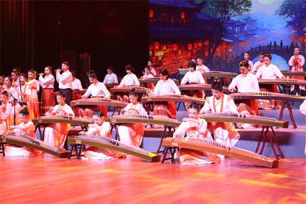 弦音袅袅展风华 民乐声声颂华章(图5) 弦音袅袅展风华 民乐声声颂华章(图5)