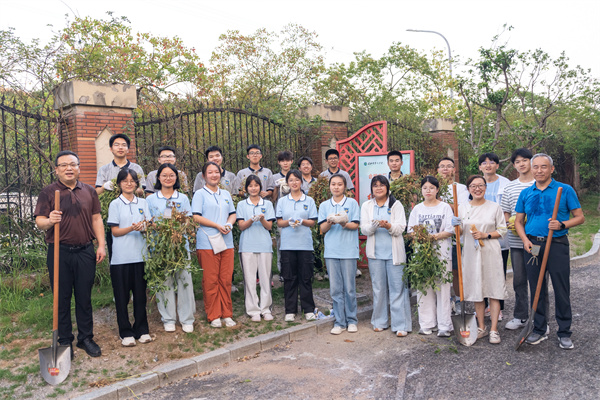 铸魂育人的“七中答卷”:让大思政课从破壁走向融合(图11) 铸魂育人的“七中答卷”:让大思政课从破壁走向融合(图11)