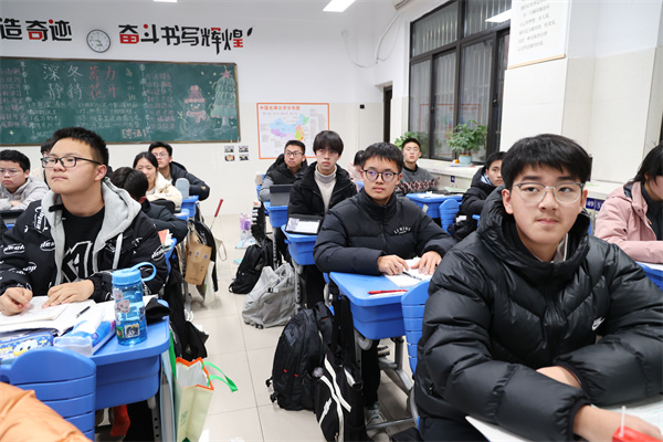 合肥七中防诈骗防欺凌专题讲座筑牢校园安全屏障(图5) 合肥七中防诈骗防欺凌专题讲座筑牢校园安全屏障(图5)