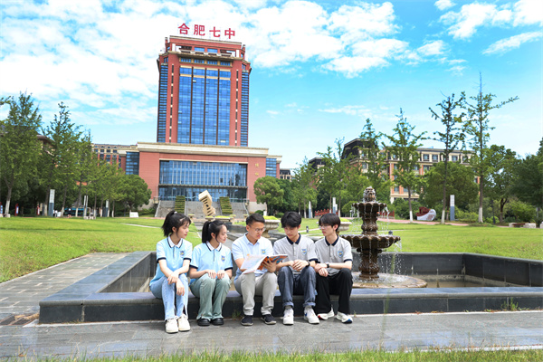 学生和老师.jpg 学生和老师.jpg