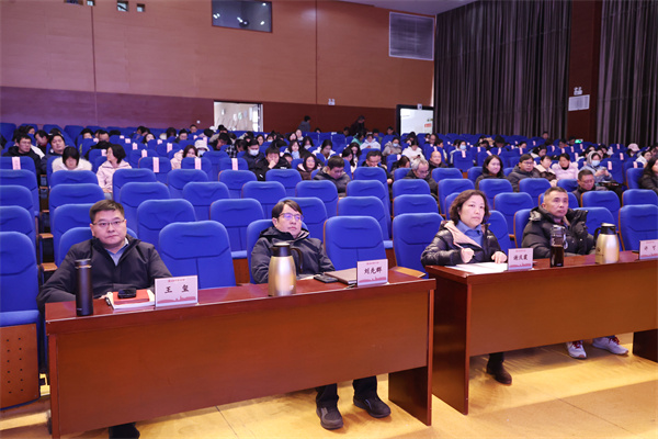 合肥七中召开2025-2026学年度第一学期期末全体教职工大会(图3) 合肥七中召开2025-2026学年度第一学期期末全体教职工大会(图3)