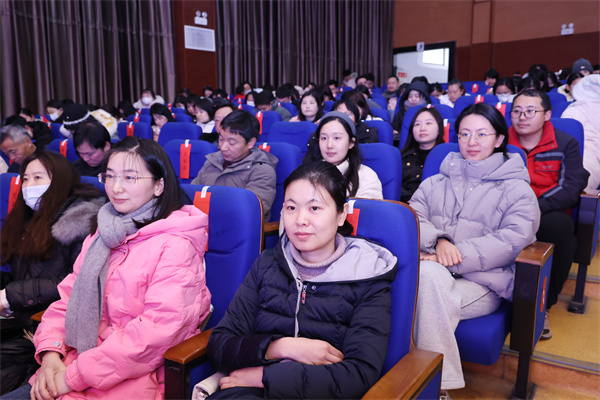 合肥七中召开2025-2026学年度第一学期期末全体教职工大会(图4) 合肥七中召开2025-2026学年度第一学期期末全体教职工大会(图4)