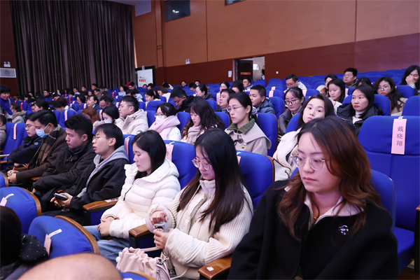 合肥七中召开 2025-2026 学年度第二学期全体教职工大会(图2) 合肥七中召开 2025-2026 学年度第二学期全体教职工大会(图2)