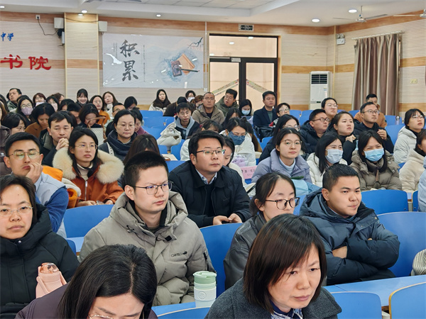 合肥七中高二年级召开新学期全体教师会(图1) 合肥七中高二年级召开新学期全体教师会(图1)