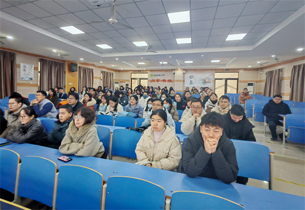 合肥七中高二年级召开新学期全体教师会(图4) 合肥七中高二年级召开新学期全体教师会(图4)