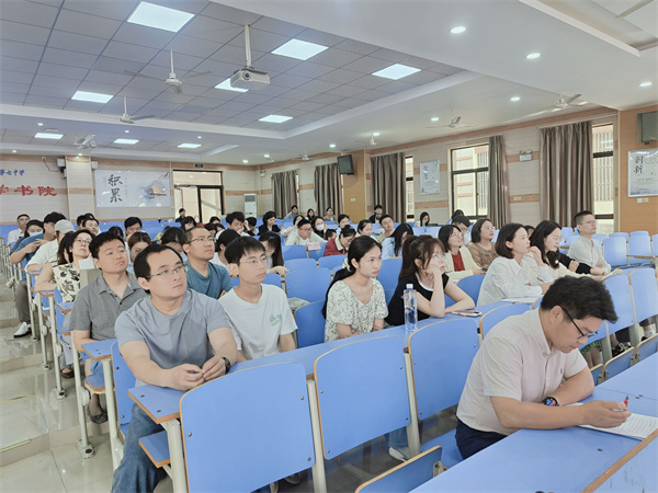 欧洲杯2021买球平台年级开展期中教学检查与学情分析会(图1) 欧洲杯2021买球平台年级开展期中教学检查与学情分析会(图1)