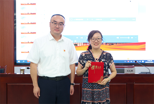 唐丽霞获奖.jpg